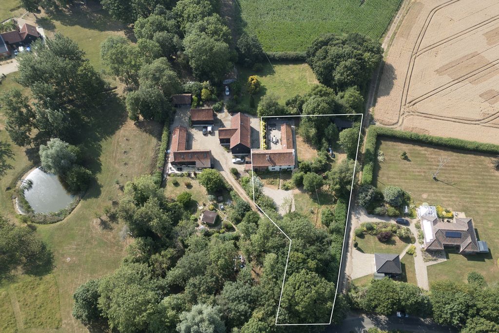 Property photo 2 of 36