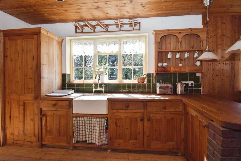 Property photo 3 of 37 54Bf74F3-CC 20Kitchen 20Ps.Jpg