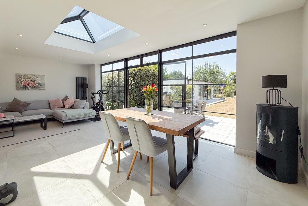 Property photo 3 of 26 5285356