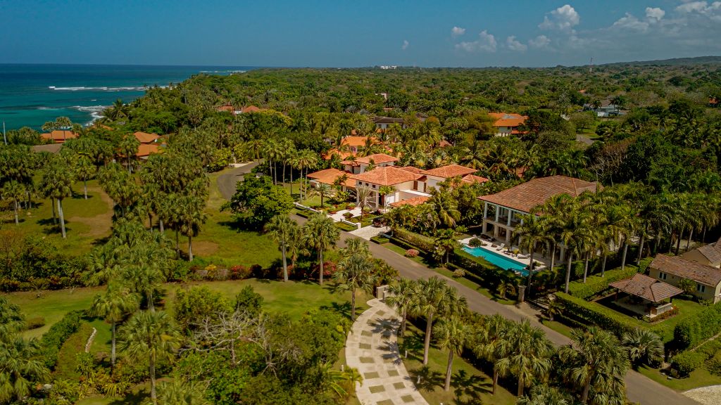 Property photo 1 of 32