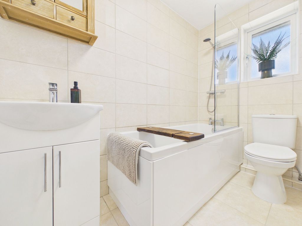 Property photo 3 of 12 Bathroom