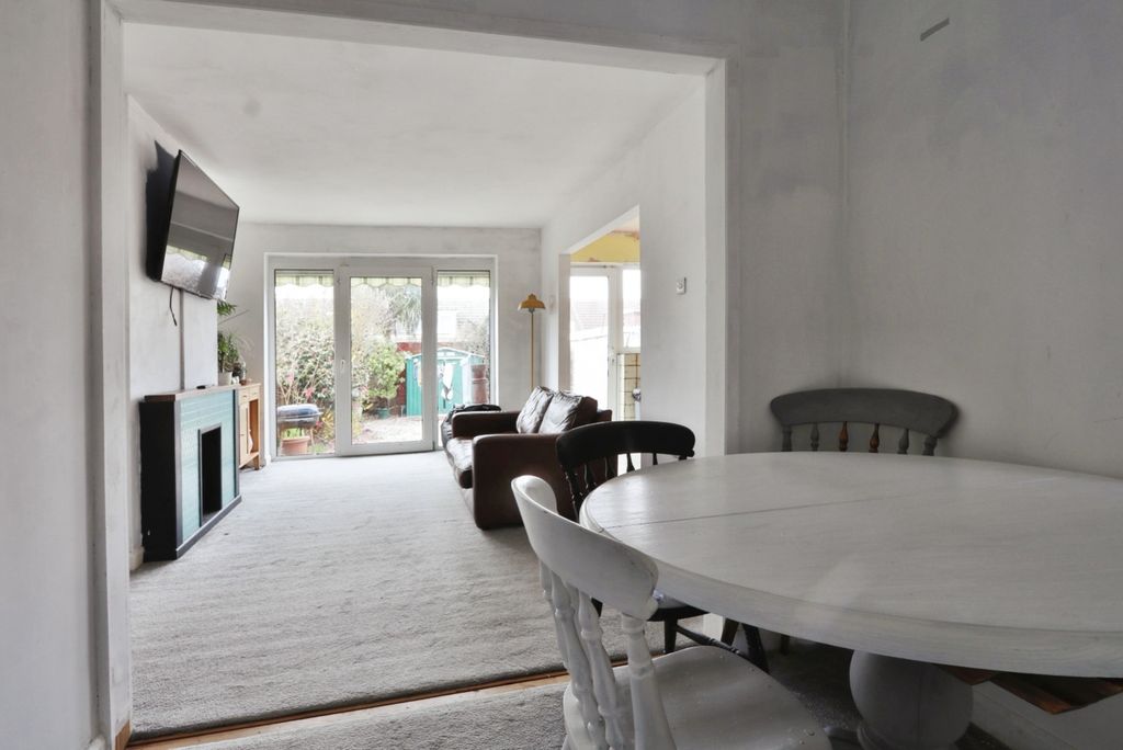 Property photo 2 of 11 4024884