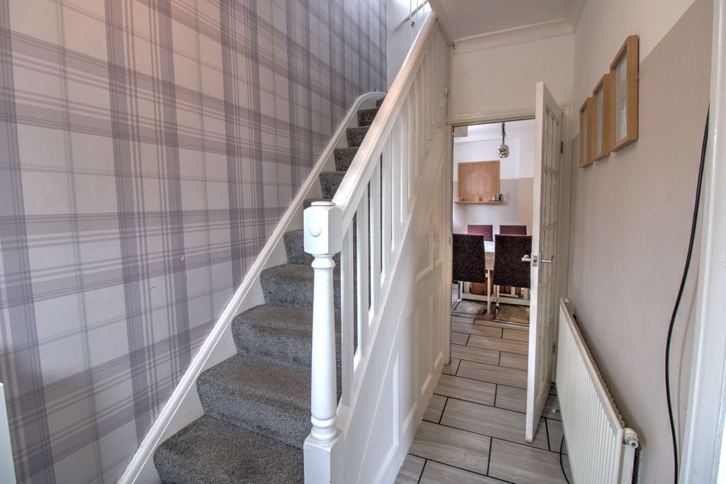 Property photo 2 of 18 Img_4399_400_401Interior3