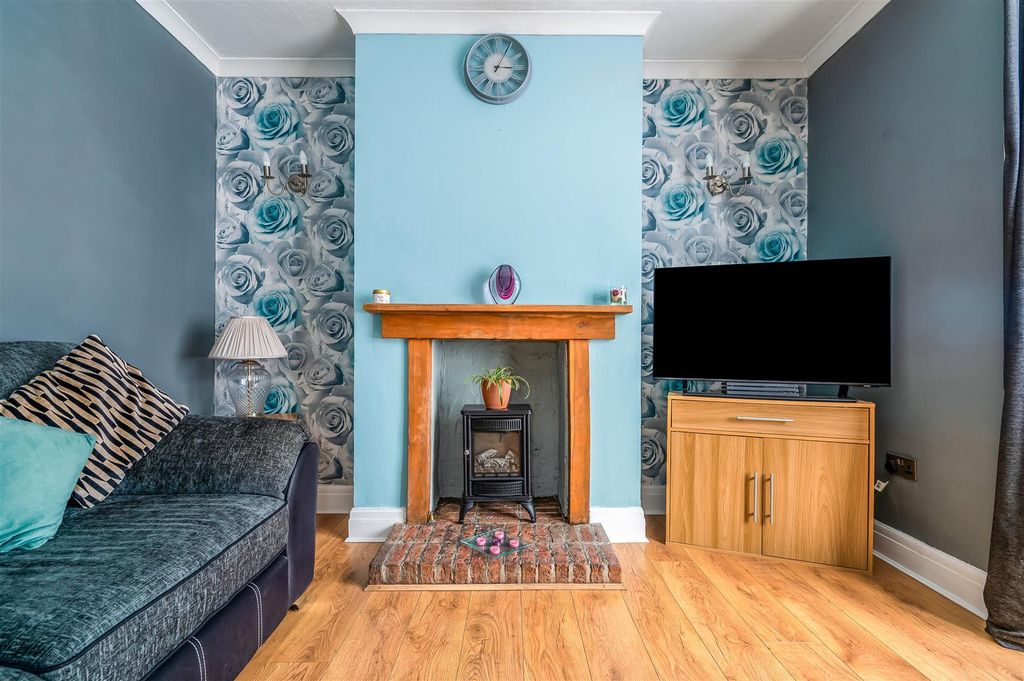 Property photo 3 of 27 Sitting Room