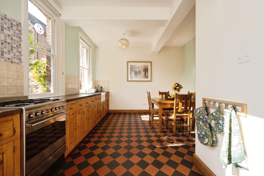 Property photo 2 of 17 Kitchen/Diner