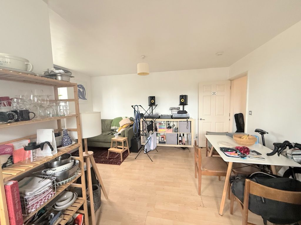 Property photo 3 of 7 4987182