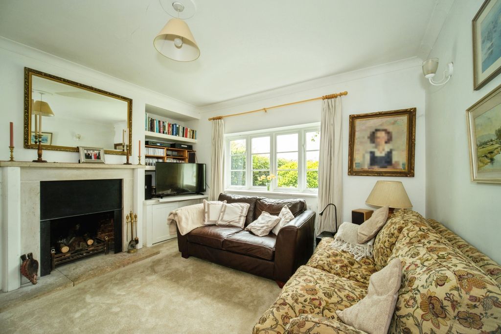 Property photo 2 of 27 Living Room