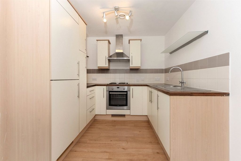 Property photo 2 of 8 Kitchen