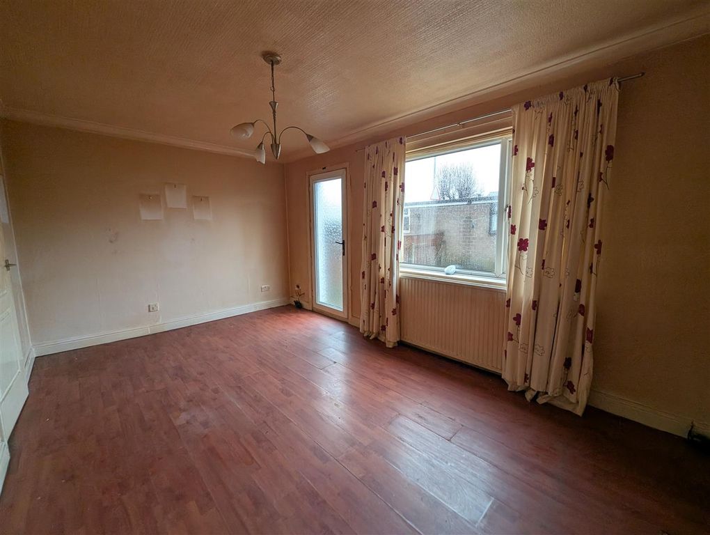 Property photo 2 of 9 Lounge