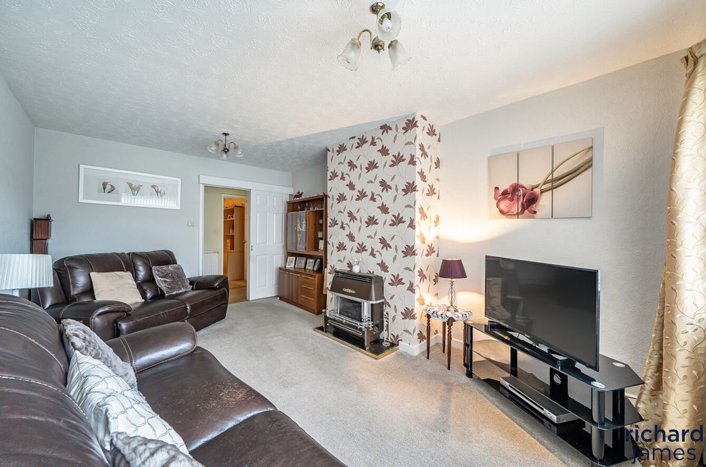 Property photo 2 of 15 F7E102Bd0F204F4Abedb7163Dd7A4c75