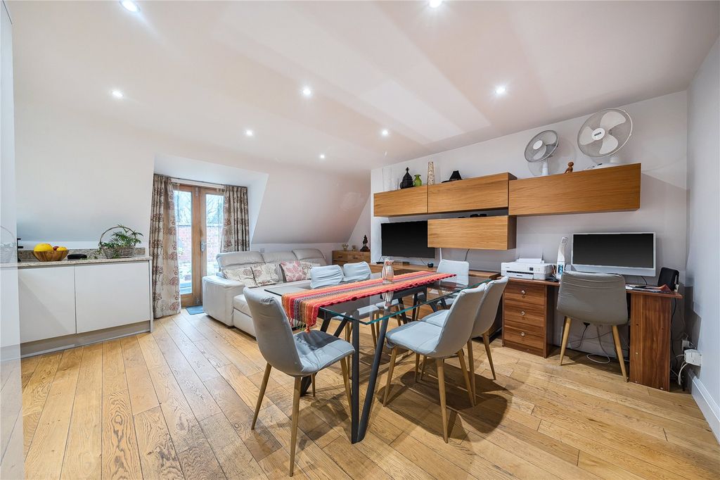 Property photo 2 of 19 Picture No. 18