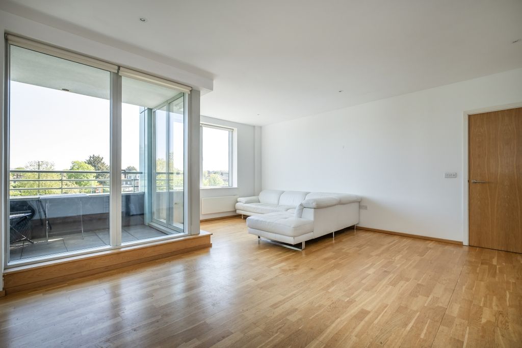 Property photo 2 of 12 Falstaff-House-004