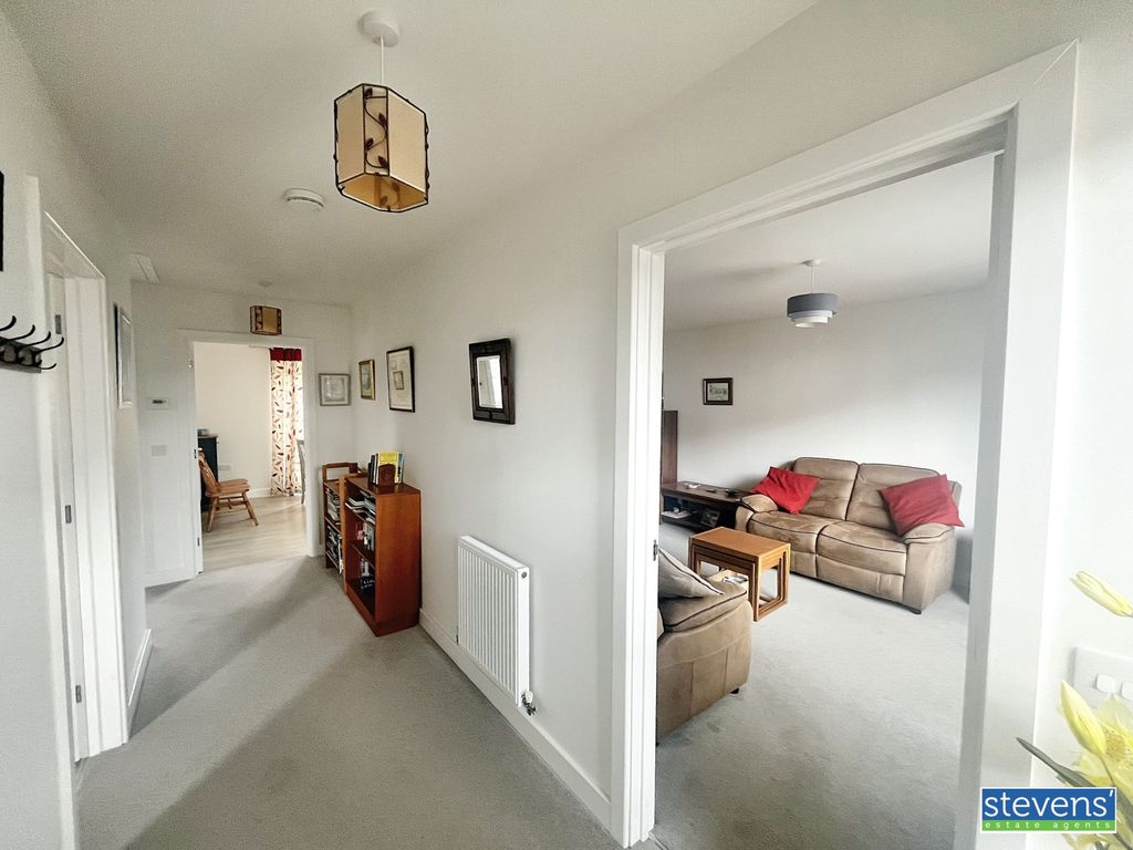 Property photo 2 of 17 Image00026