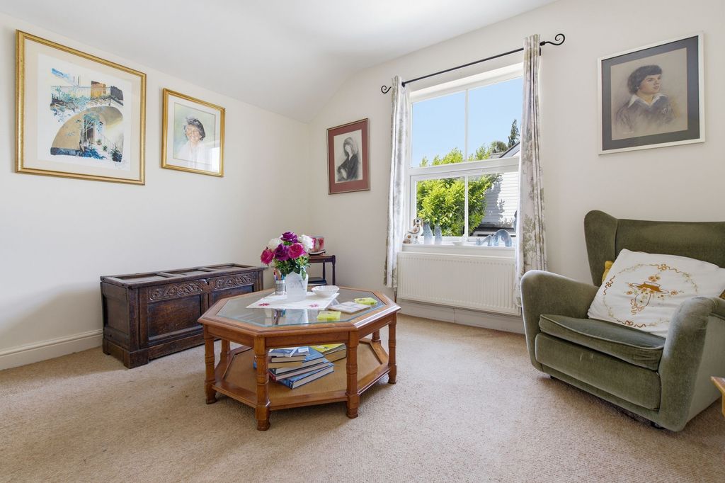 Property photo 2 of 9
