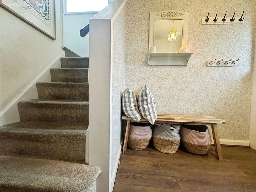 Property photo 3 of 35