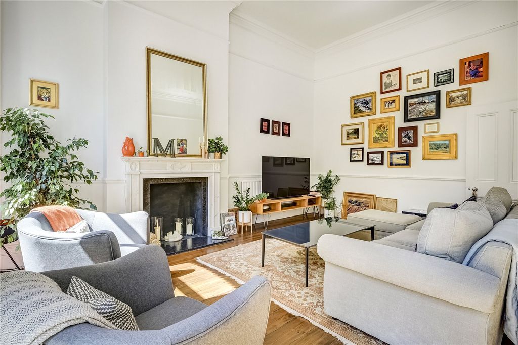 Property photo 2 of 11