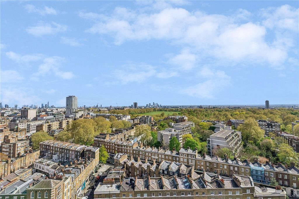 Property photo 2 of 14 Views Over Hyde Park