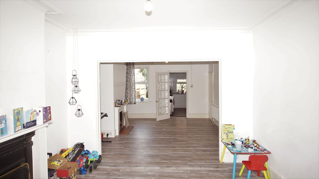 Property photo 3 of 13