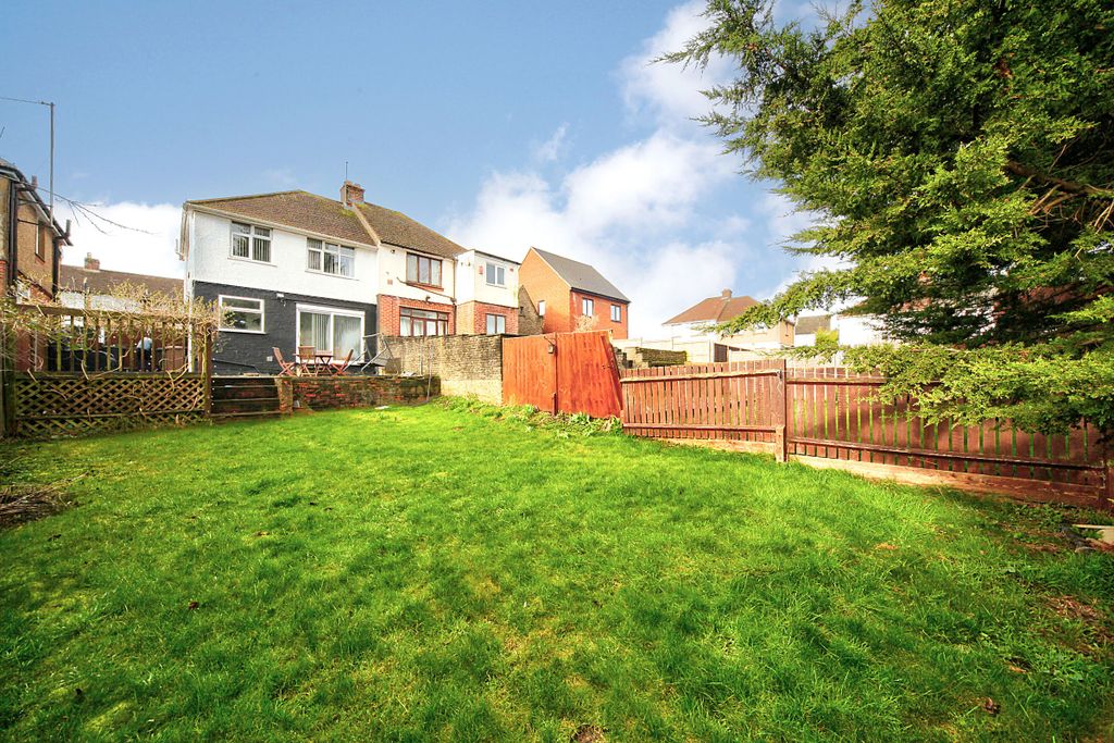 Property photo 3 of 27