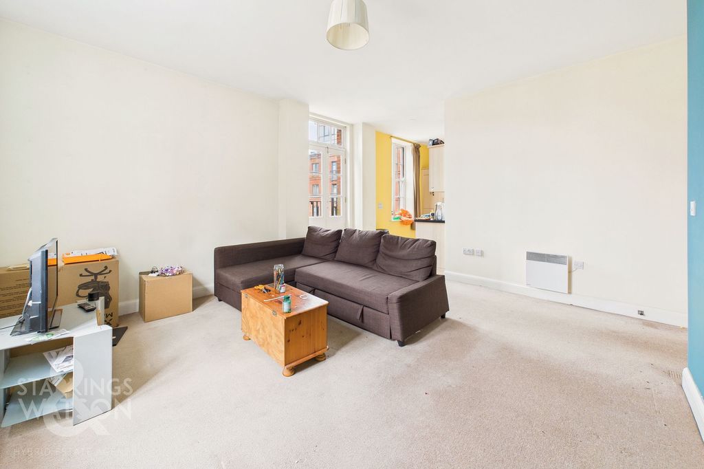 Property photo 3 of 17