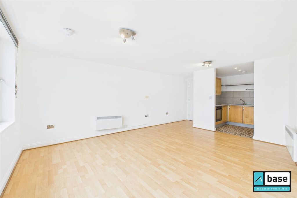 Property photo 3 of 16 Reception