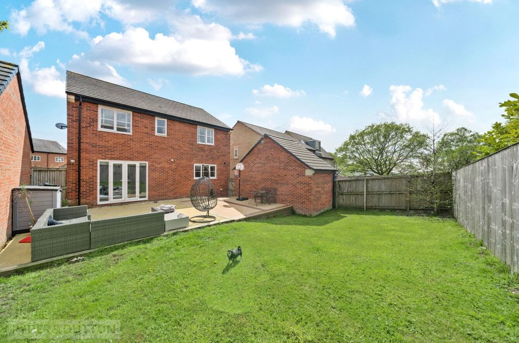 Property photo 2 of 21 Garden