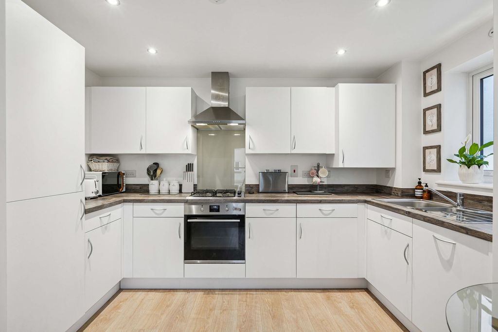 Property photo 3 of 9 Kitchen