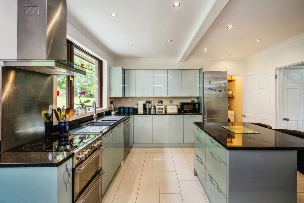 Property photo 2 of 17 Photography