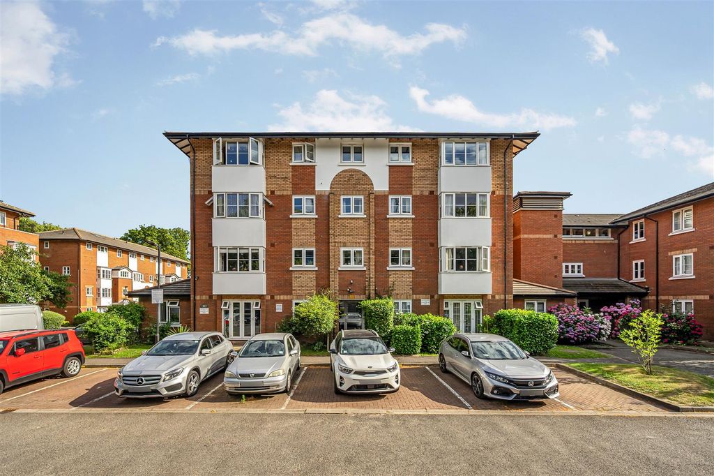 Property photo 1 of 11 93 Beechwood Grove-1.Jpg