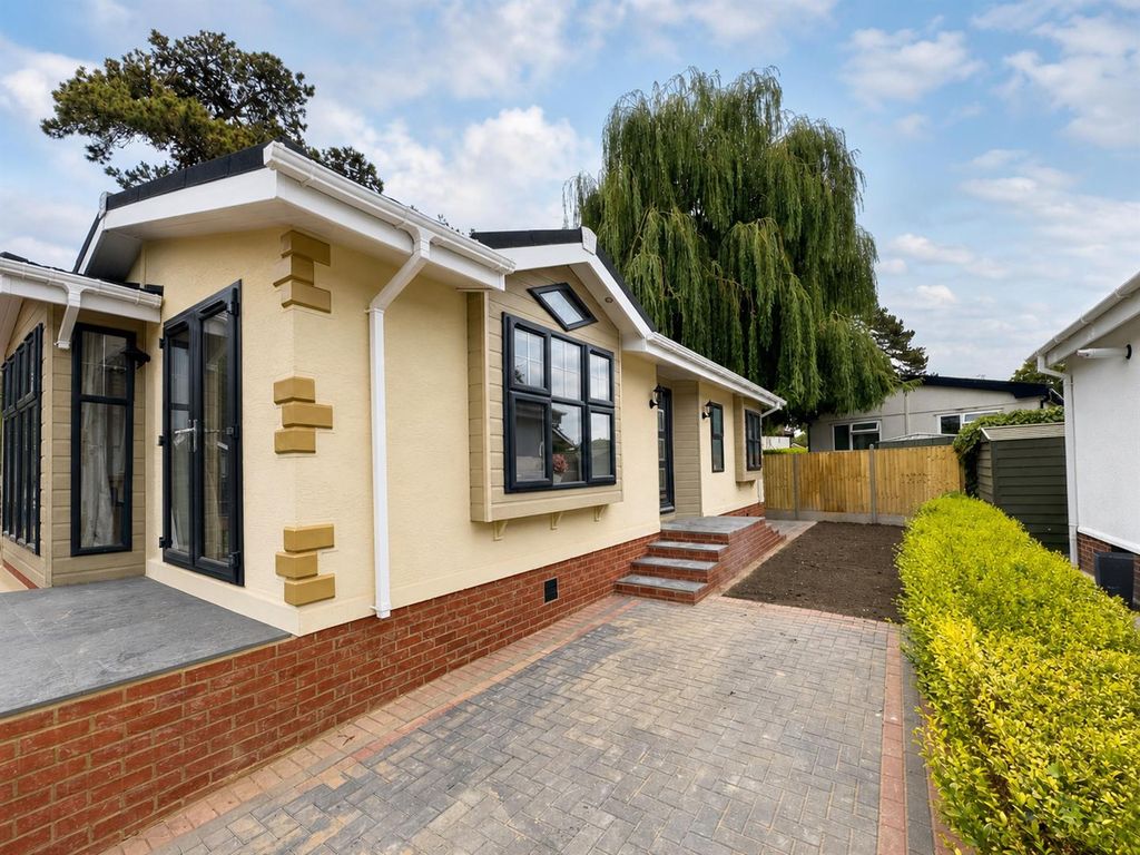 Property photo 1 of 11 8A-Thames-Road-6F8c5d9E-1.Png