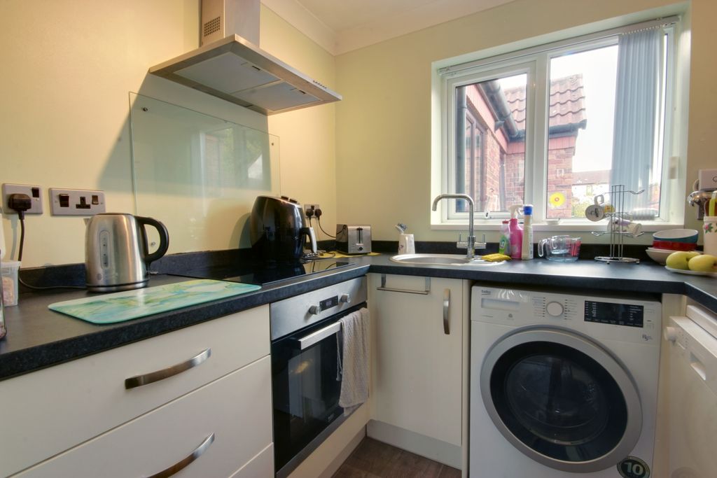 Property photo 3 of 9 1 Kit A