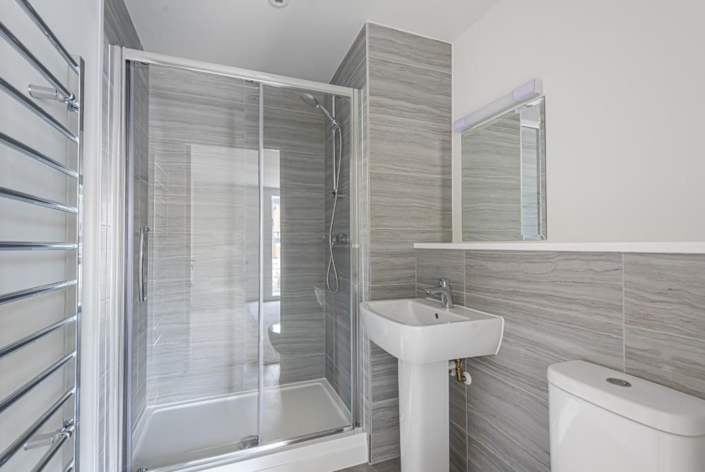 Property photo 3 of 11 Bathroom