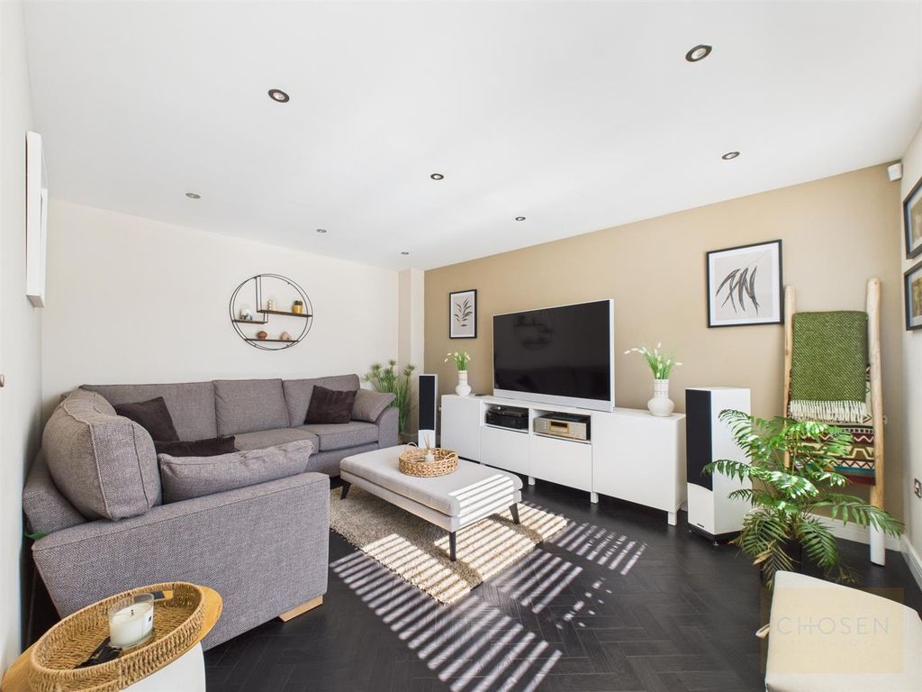 Property photo 3 of 21