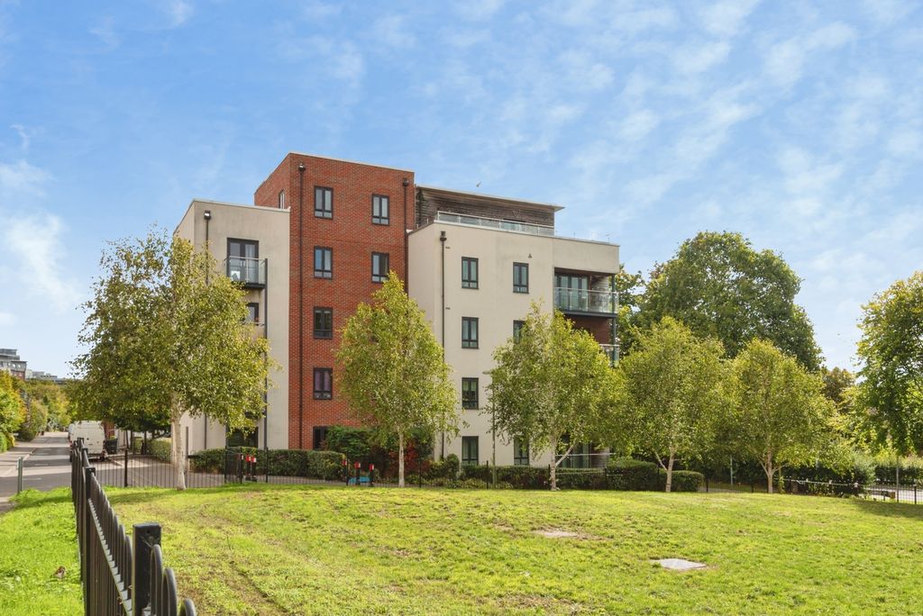 Property photo 1 of 18 Pbox-Img.Jpg
