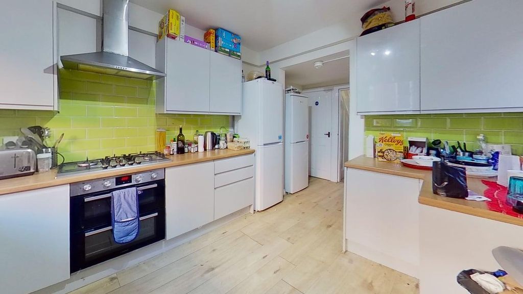 Property photo 3 of 16 St-Michaels-Road-Kitchen 1