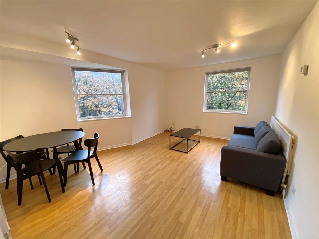 Property photo 2 of 6 Lounge.Jpg