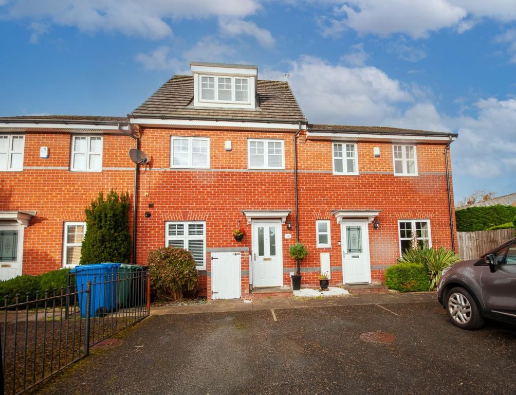 Property photo 1 of 16 Outside - Front