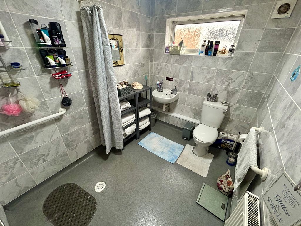 Property photo 3 of 15 Bathroom