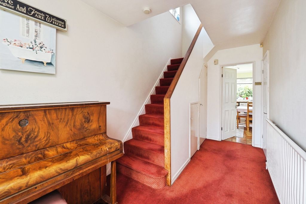 Property photo 3 of 17 Entrance Hallway