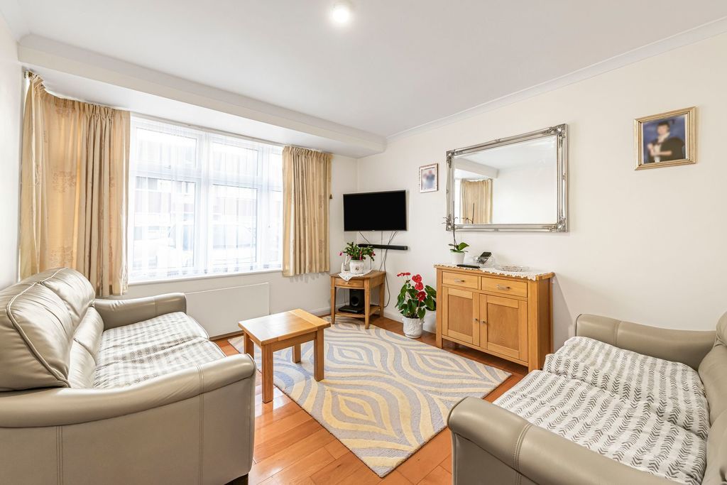 Property photo 2 of 38