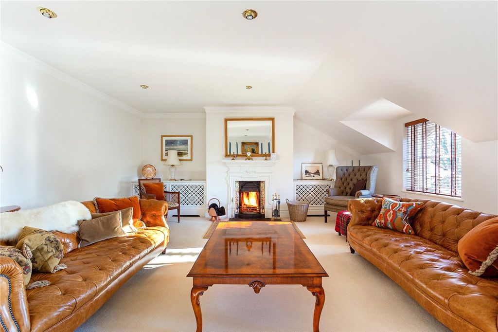 Property photo 2 of 12 Sitting Room