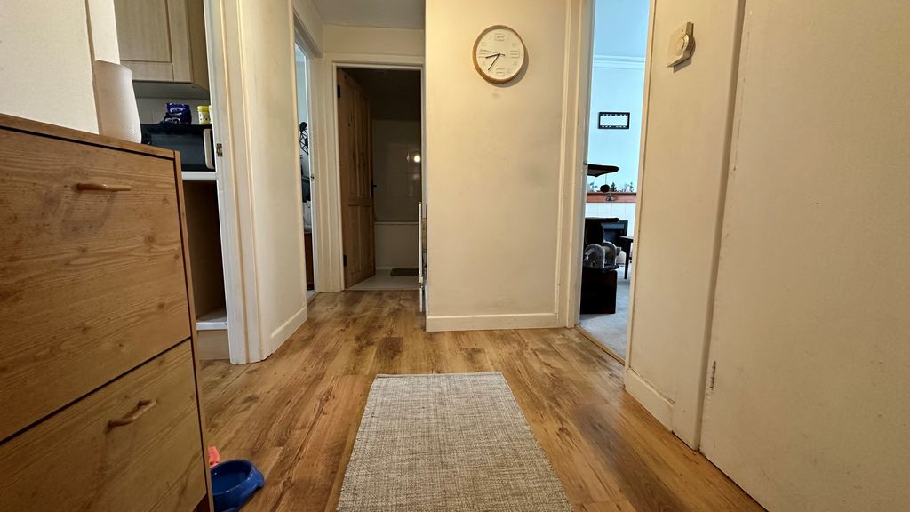 Property photo 2 of 11 Entrance Hall