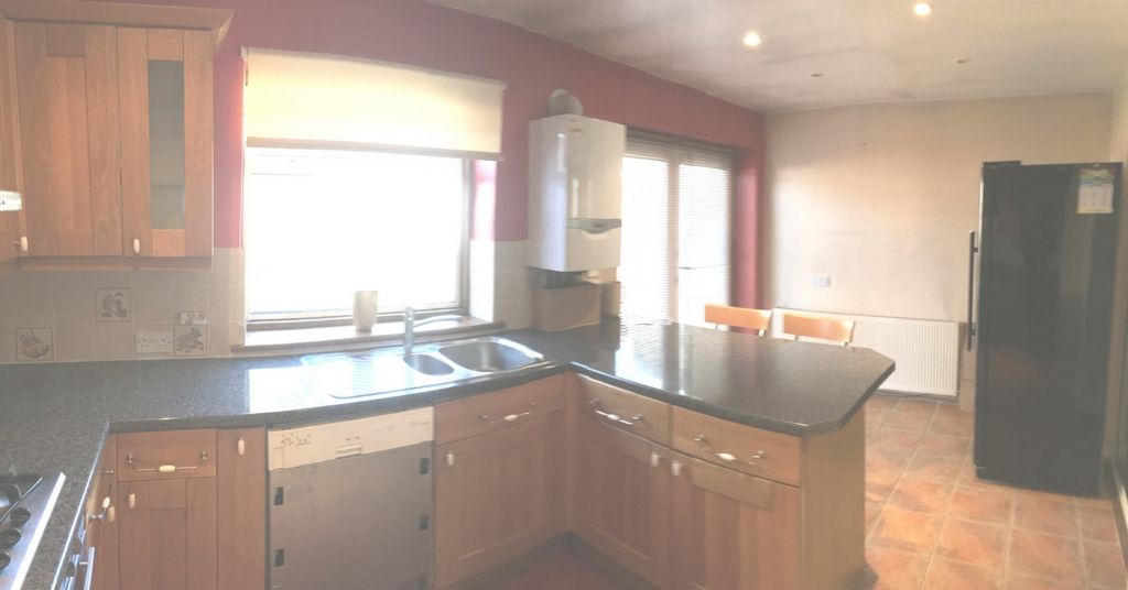 Property photo 3 of 16 Kitchen