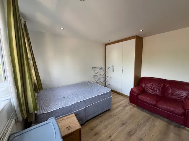 Property photo 2 of 9