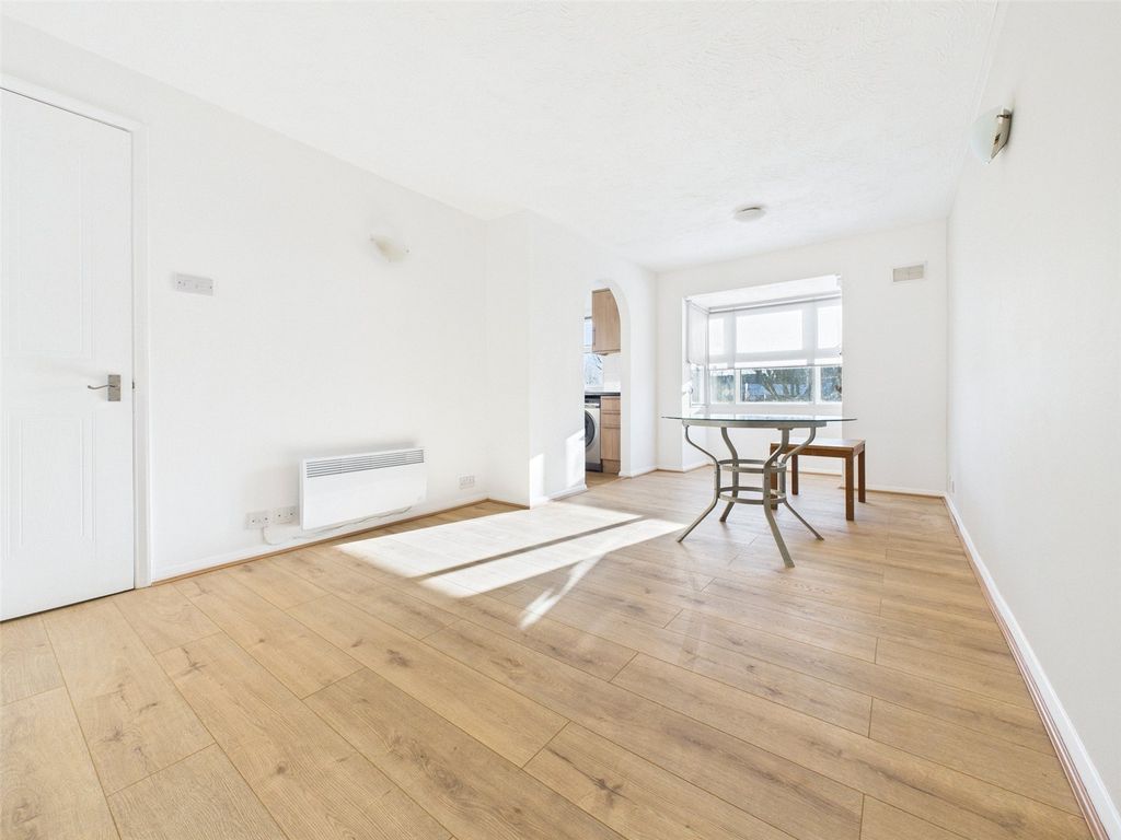 Property photo 2 of 8 Picture 2