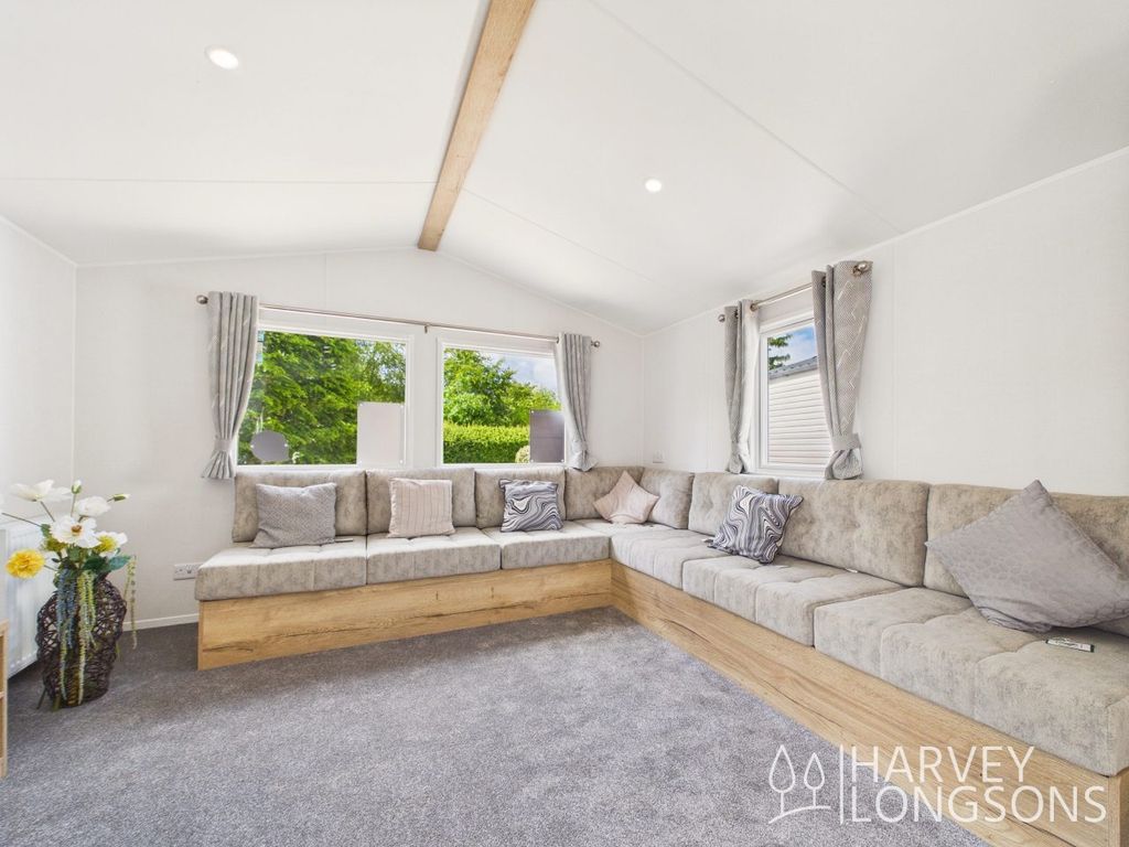 Property photo 2 of 13 Spacious Lounge In The Willerby Midhurst With Wraparound Seating And Large Windows