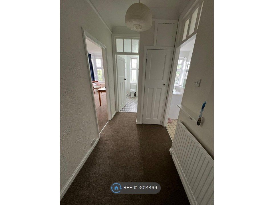 Property photo 2 of 7 Entrance Hall