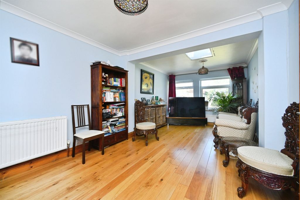 Property photo 2 of 25