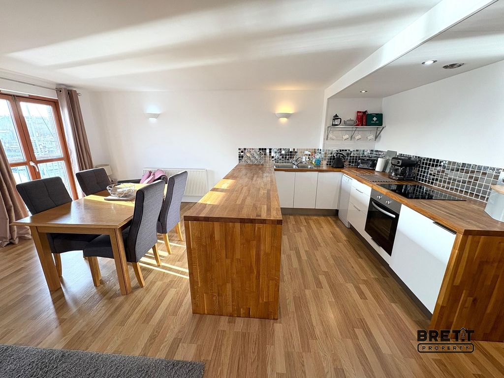 Property photo 3 of 7 Kitchen-Dining