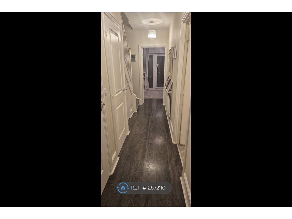 Property photo 2 of 6 Hall Way